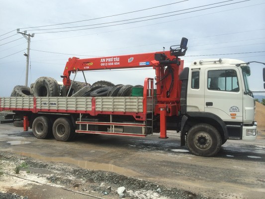 Vận chuyển hàng hóa bằng xe cẩu - Vận Tải Lâm Hòa Phát - Công Ty TNHH Lâm Hòa Phát